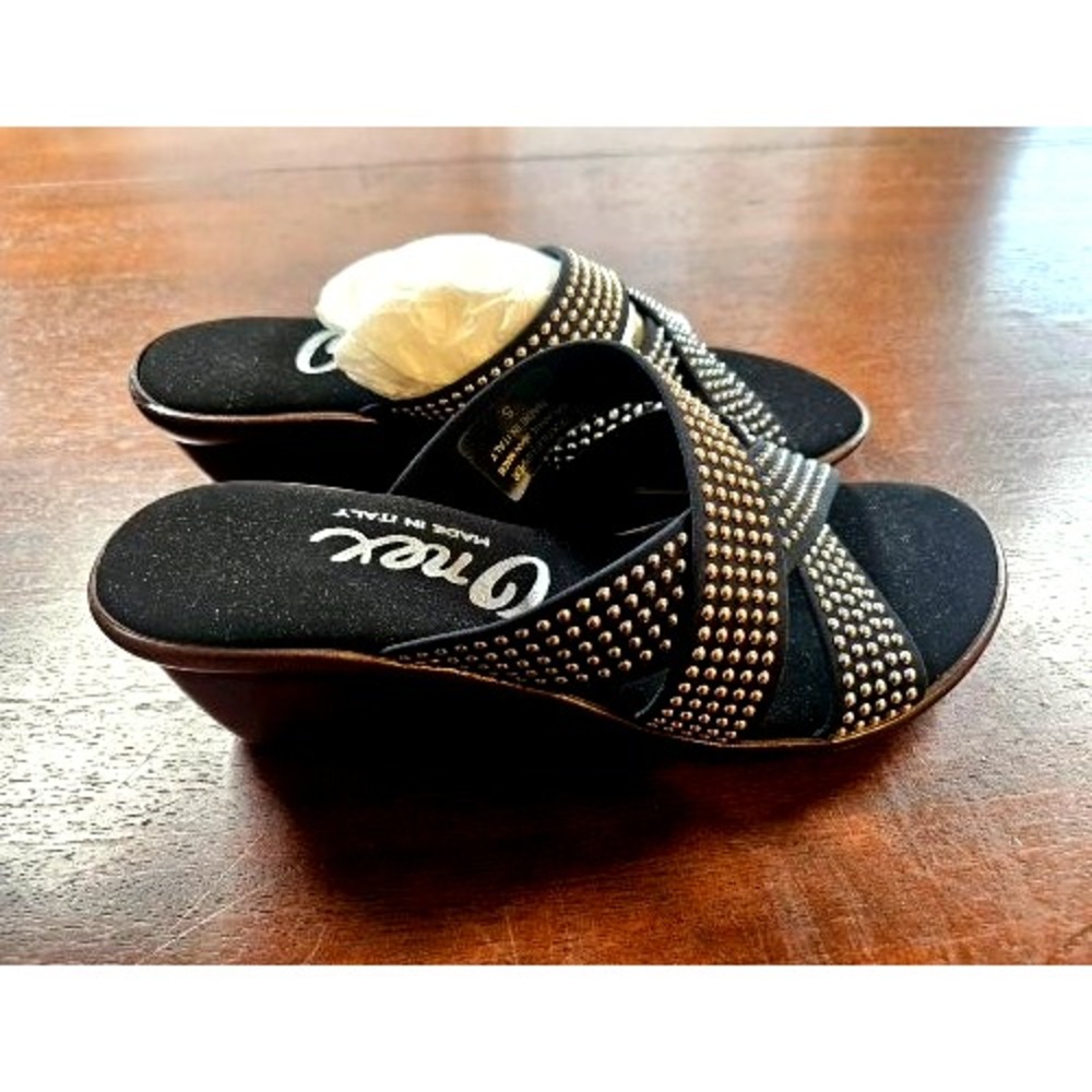 Onex Prelude Black Rhinestone Studded Low Heel Sandal Women's sz 6 Made in Italy